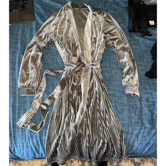 Other - Velvet robe